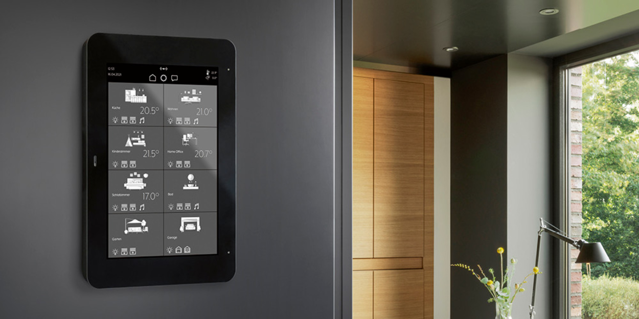 JUNG Smart Panel 8 bei Neidenberger Elektrotechnik GmbH in Feuchtwangen