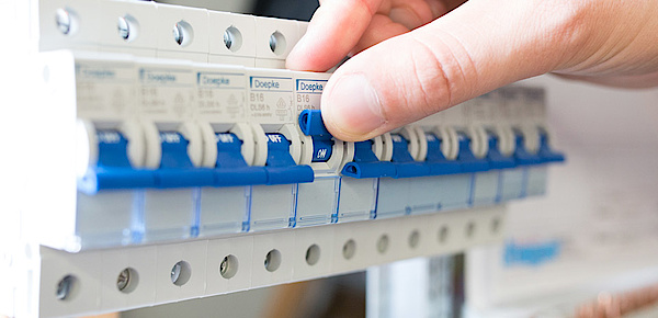 Schalt­schrank­bau bei Neidenberger Elektrotechnik GmbH in Feuchtwangen