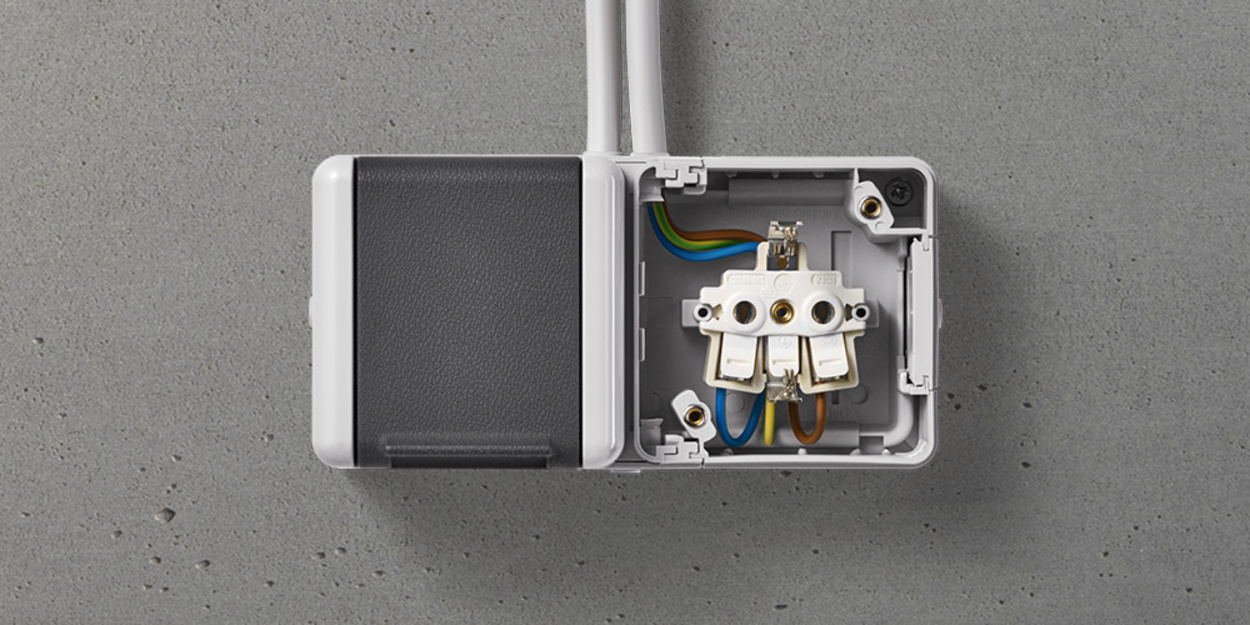 Doppelsteckdose mit Trennsteg bei Neidenberger Elektrotechnik GmbH in Feuchtwangen